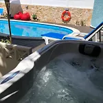 Luisa Anabela Piscine Et Jacuzzi *